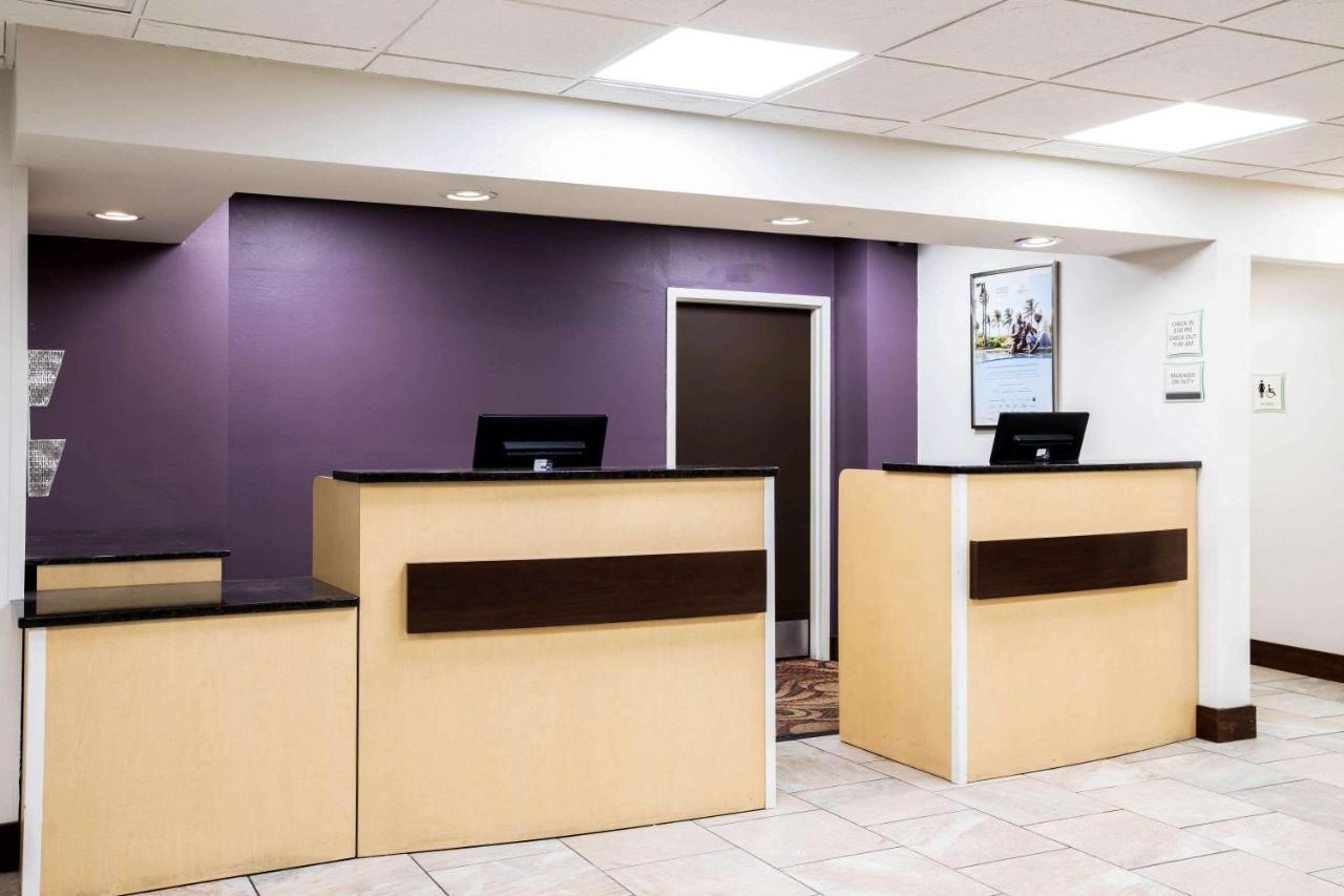 La Quinta Inn By Wyndham Davenport & Conference Center Екстер'єр фото