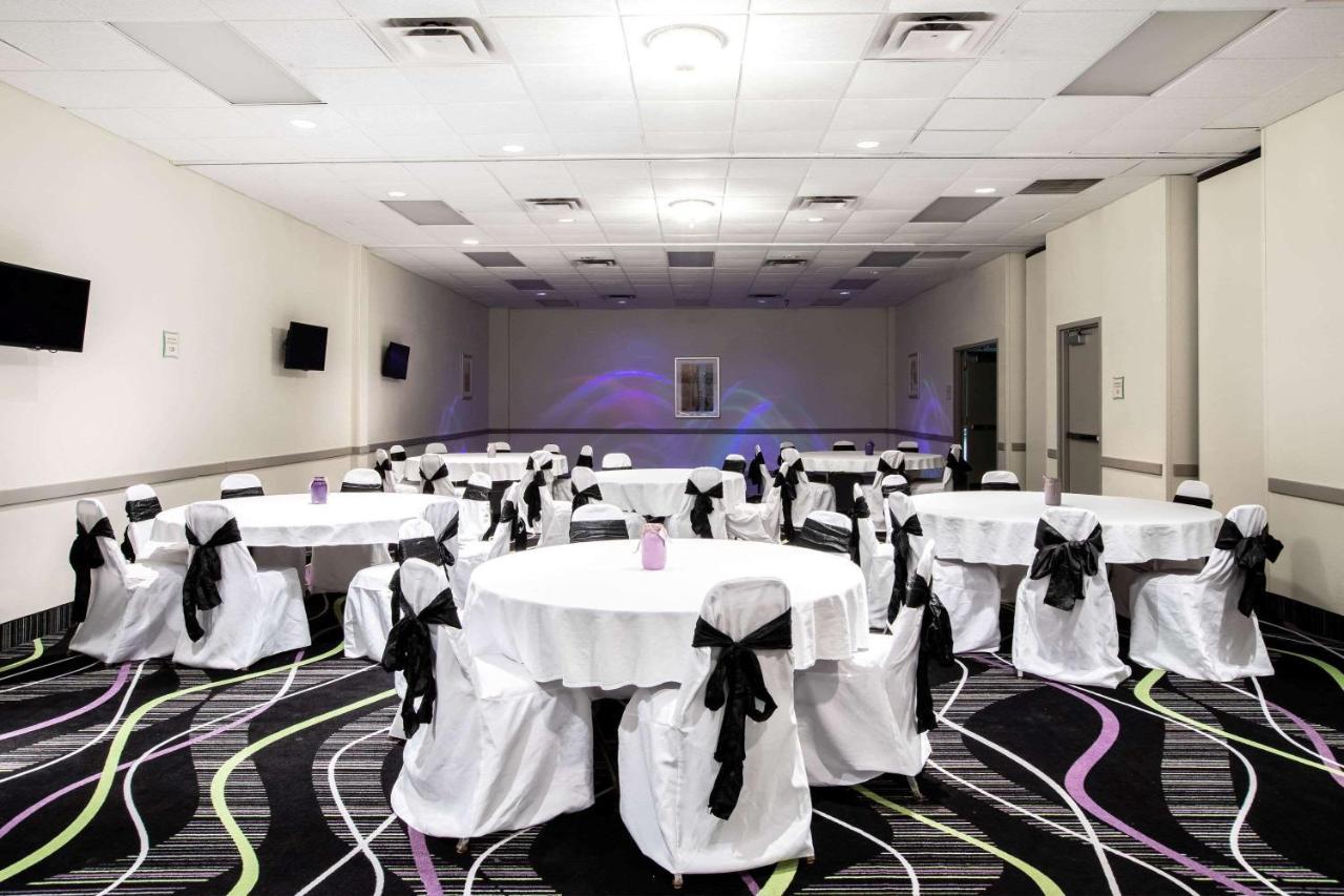 La Quinta Inn By Wyndham Davenport & Conference Center Екстер'єр фото