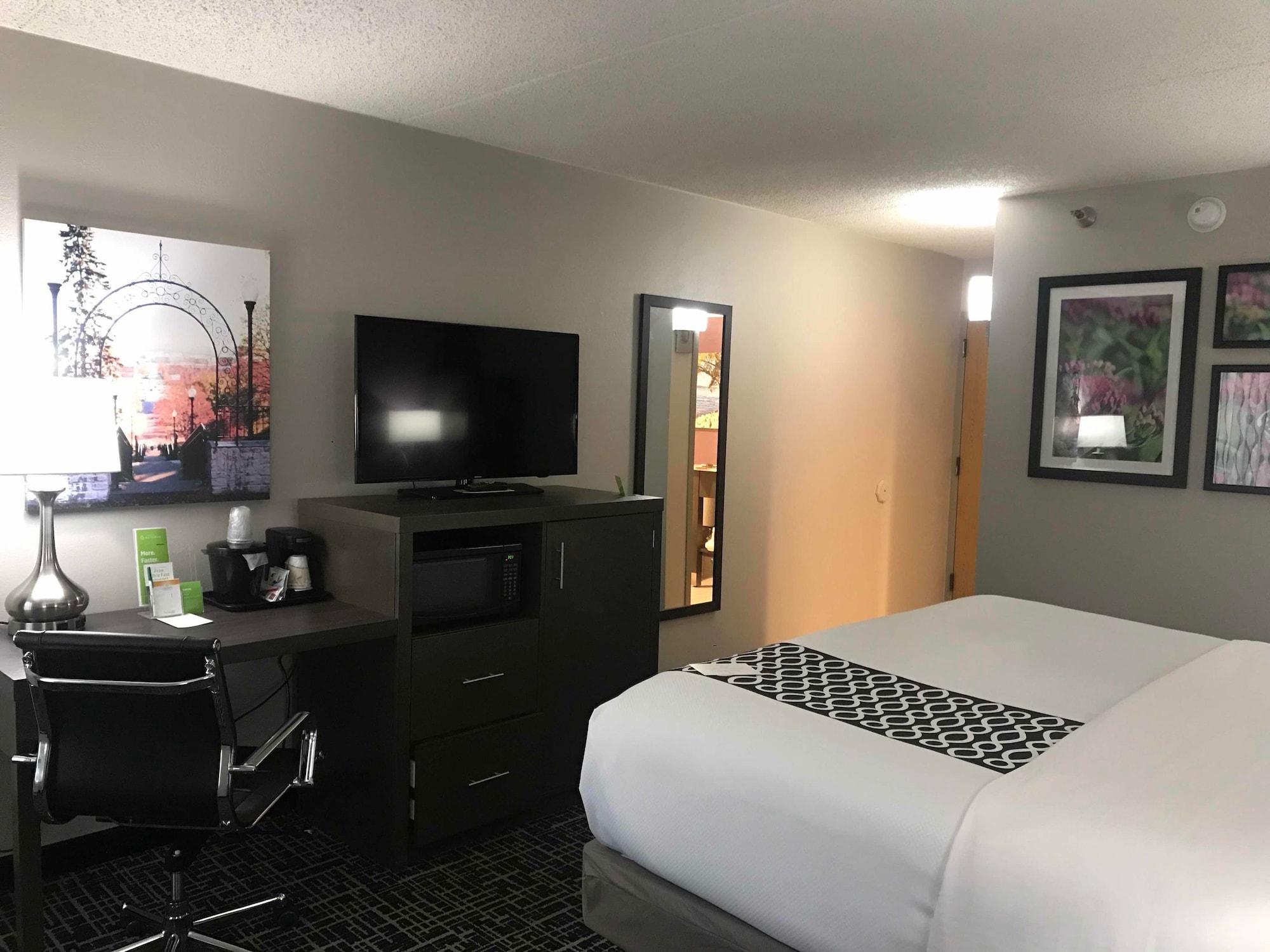 La Quinta Inn By Wyndham Davenport & Conference Center Екстер'єр фото