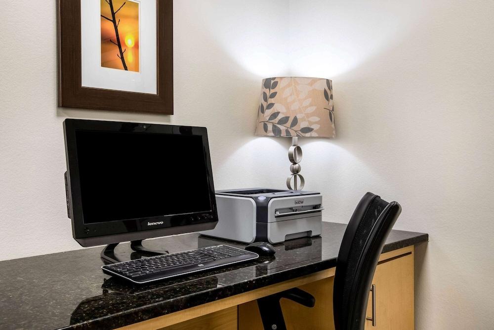 La Quinta Inn By Wyndham Davenport & Conference Center Екстер'єр фото