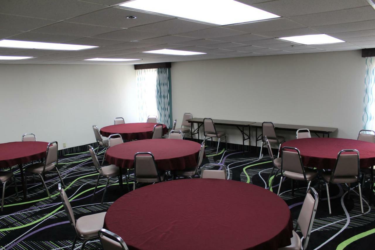 La Quinta Inn By Wyndham Davenport & Conference Center Екстер'єр фото