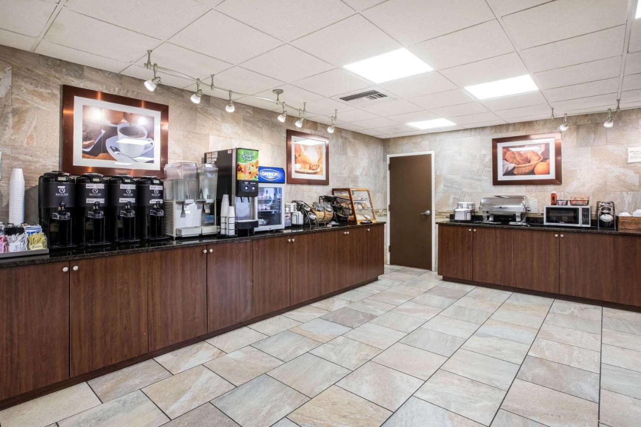 La Quinta Inn By Wyndham Davenport & Conference Center Екстер'єр фото